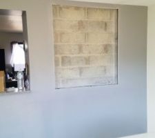 Emplacement future verri&egrave;re entre salon et cuisine