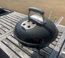 L'ancien barbecue est ridiculement petit par rapport au nouveau