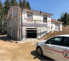 Préparation de la maison pour la crépir.
Photo fourni par Maisons DZ.