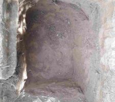 Trou pour enfouir la marche en béton