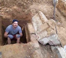 Trou pour enfouir la marche en béton