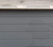 Constat de "marques" sur la porte de garage depuis le passage des enduiseurs.