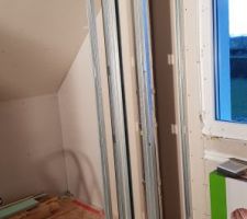 Coffrage du conduit du poêle qui traverse la Ch.1