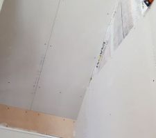Pose du placo dans la trémie, ça prend forme!