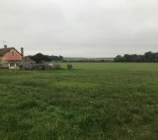 Visite du terrain pour projet de construction. Parcelle de 1885m², il y a de la place !