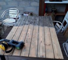 Coup de jeune sur la table de jardin
