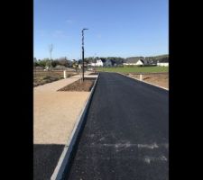 Trottoir et chaussée terminé