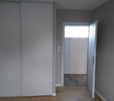 Portes des dressings montées dans les chambres d'enfants