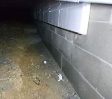 Humidité importante sur les murs du vide sanitaire de la maison liée à la mauvaise étanchéité de la terrasse