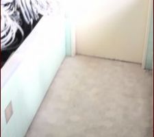 Pr&eacute;sentation de la troisi&egrave;me pi&egrave;ce de l'extension ... 
Cette pi&egrave;ce comporte un point d'eau (&eacute;vier et baignoire + lavabo ) ...