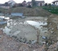 Chantier à l'arrêt suite à une erreur sur les dimensions des longrines préfabriquées - Oc Résidences