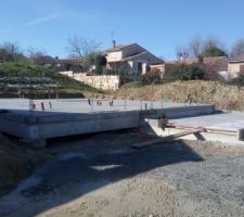 Il s'ensuit une délai de 3 semaines pour la prise du béton.