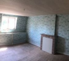 Vue sur la seconde quatre chambre à l'étage (superficie est d'environ 14 m2) ... 
Chacune des chambres comportent un fenêtre extérieure...