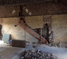 Montage du nouveau conduit avec un mortier &agrave; la chaux ...