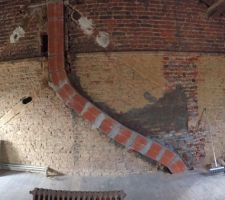 Finalisation du conduit d'&eacute;vacuation de fum&eacute;e de la chaudi&egrave;re &agrave; gaz pr&eacute;sente dans la cave ... Restera le tubage &agrave; effectuer ...