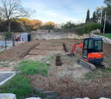 Après 2 rendez-vous avec M. Moreno Christophe ( conducteur de travaux) pour rectifier les derniers détails et pour échanger sur le déroulement du chantier 15 jours après c?est parti les travaux attaquent comme prévu avec le terrassement. Les délais ont été respectés et rien à redire sur ce qui a été effectué.