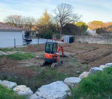 Après 2 rendez-vous avec M. Moreno Christophe ( conducteur de travaux) pour rectifier les derniers détails et pour échanger sur le déroulement du chantier 15 jours après c?est parti les travaux attaquent comme prévu avec le terrassement. Les délais ont été respectés et rien à redire sur ce qui a été effectué.