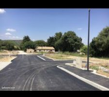 Le terrain pour lequel nous avons eu un coup de c?ur et surtout le dernier disponible. A la base celui-ci était déjà réservé mais Monsieur Moula Gwenaël a mis une option dessus au cas où. Grâce à sa réactivité nous avons eu le terrain. Quel soulagement !