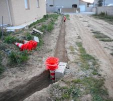 Terrassement fondations clôtures fait à la pioche = 57 m terminé