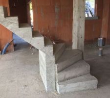1ER ESCALIER BÉTON