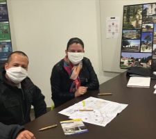 Signature du compromis de vente avec GGL en présence du conseiller Maison Symbiose afin de nous accompagner dans nos premières démarches.