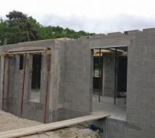 &Eacute;l&eacute;vation mur RDC ; vue avant de la maison