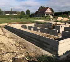 Un beau travail à 2 maçons, réalisation du vide sanitaire en 6 jours.