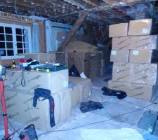 On monte les isolants, 60mm+100mm+100mm de steicoflex.
R=2.6+2.6+1.55=6.75
Sera compl&eacute;ter par un parepluie isolant pour viser R=9 en rampants.