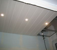 Plafond salle de bain suite parentale avec pose des spots