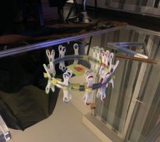 Quelle mission pour faire ce cercle. Ca m'a pris 3j.

Comme quoi, tous les moyens sont bons :-)

Les formes géométriques font 28cm de coté.

Attention, pensez a laisser des ouvertures pour faire passer les rubans leds