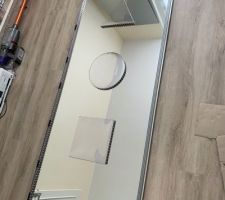 Miroir prêt au mariage avec le miroir sans tain.