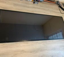 Pose du miroir sans tain.

Nous avons choisi un vrai miroir espion qui est assez onéreux. Mais vous avez la possibilité de coller des films sans tain comme solution alternative