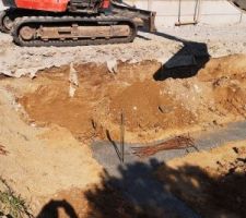 Fini  le coulage ce midi reste de la terre à évacué car coinser a l'arrière de la maison par deux murs Mitoyen