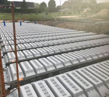 Pose isolant avec treillis avant réalisation de la dalle.