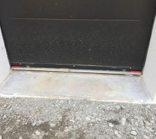 Baguette de bas de porte arrachée