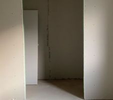 Pose des cloisons intérieures: Chambre et dressing