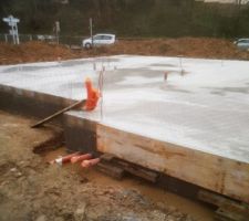 Et voila nous avons finis le vide sanitaire mais un regret c est que le terrassier n a pas bien vider la terre donc il seras inaccessible par contre les bouches d aerations seront fait par la suite il yen aura 4