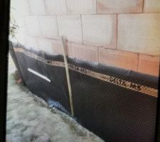 Delta ms mis apres avoir badijonne 2 couches d enduit impermeabilisant sur touts les contours de la maison