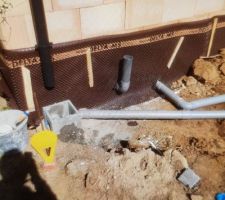 Descente pluviales je tiens a dire que les coudes mis en place pour l aeration du vide sanitaire ont ete changes avec des T pour eviter les entrees d eaux dans le vide sanitaire