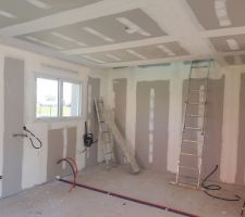 Isolation finie, finition du placo, chambre parentale au RDC