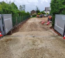 Mise a niveau du calcaire pour trottoir en gres