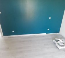 Chambre des parents.la ou il y a pas les plinthes, on doit monter les caissons dressing