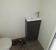 Meuble lave main installés.