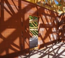 Entrée pour acces dessus garage