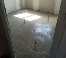 Coulage de la chape liquide