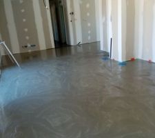 Coulage de la chape liquide