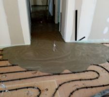 Coulage de la chape liquide