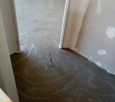 Coulage de la chape liquide