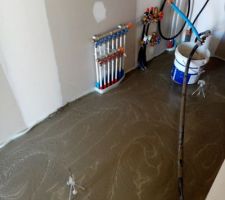 Coulage de la chape liquide
