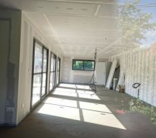 Chape finies ce jour, étage, rdc, garage !! Maintenant le séchage...